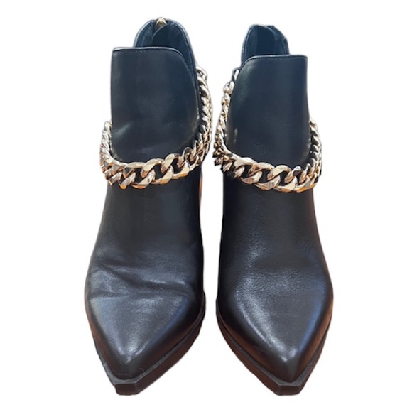 Steve Madden Cedar Black Leather With Gold
Chain Ankle Booties size 6 - Picture 2 of 7